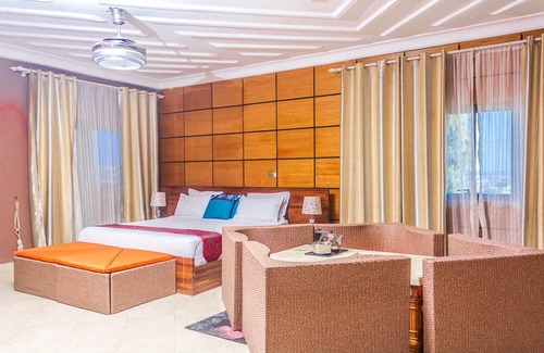 Janman Hotel | Triple Hill Hotel