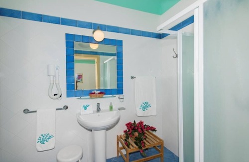 San Vincenzo Hotel | Triple room, central, on the beach