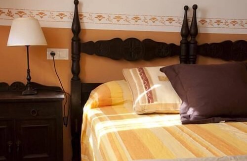 Ejulve House | Triple room-Private Bathroom-Mountain view-Verde