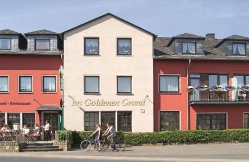 Korperich House | Triple room shower/toilet - Hotel-Restaurant Im Goldenen Grund