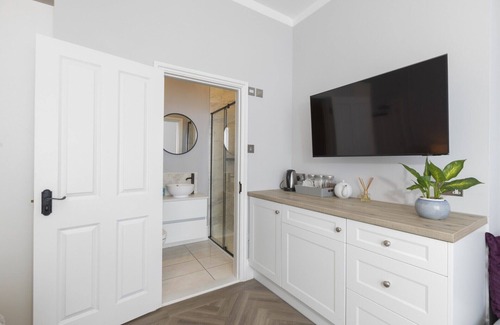 St. Helier Apartment | Triple Suite - Eden Beach Suite
