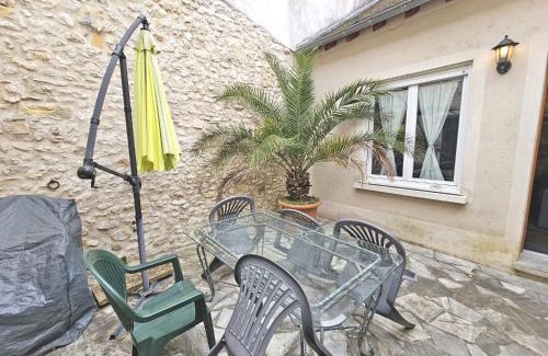 Moret-sur-Loing Apartment | Triplex Sisley - Maison Atypique avec Cour Extérieure