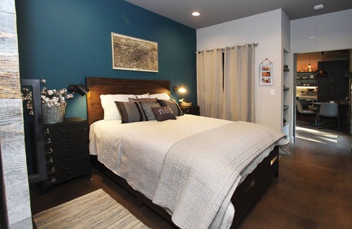 Canyon Country House | Triumph Oaks Modern Ranch Guest House Farm Stay! Chickens, Goats & Horses!