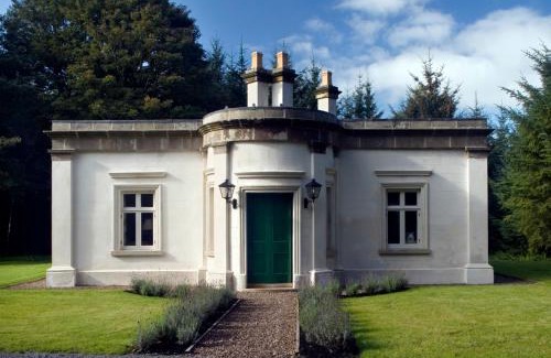 Enniskillen House | Triumphal Arch Lodge