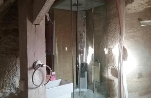 Thore-la-Rochette Bed & Breakfast | Troglodyte loft