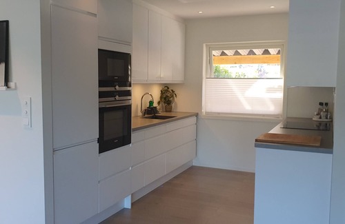 Tromso Apartment | Tromsø View, Central, Free parking, EV-charger. Quiet neighborhood