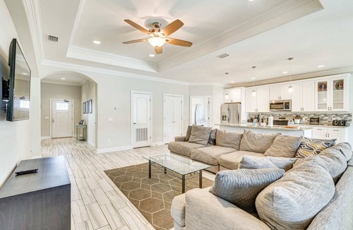 Holiday Beach House | Tropic Like its Hot - beautiful 3/2 - Experience a Great Memory Making Vacation