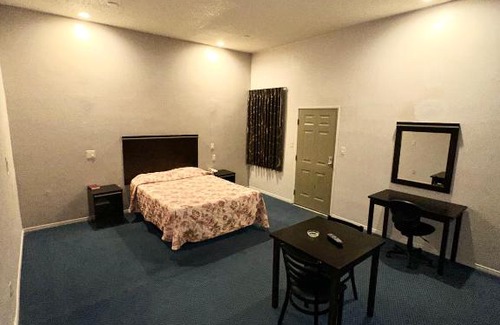 Bell Hotel | Tropic West Motel