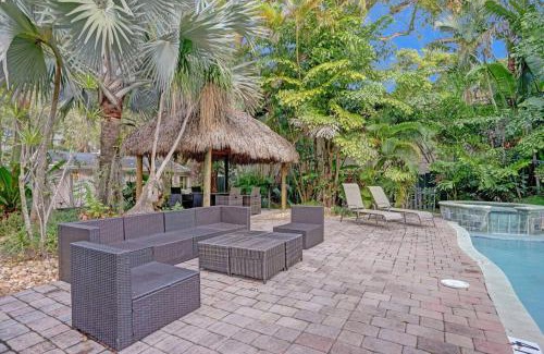 Sailboat Bend Apartment | Tropical Oasis Studio w Pool