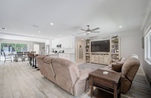 Bay Isle House | 🏝Tropical Siesta Key Home with Incredible Pool, Hot Tub, and Patio!