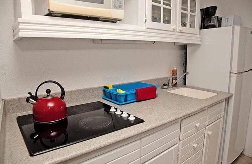Sunset Crest Apartment | Tropical Sunset Beach Apartment Hotel