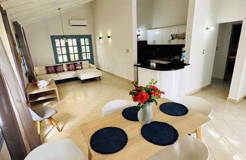 Playa Bibijagua Villa | TROPICAL VILLA FAMILIAR 2BR 3BTH Only 8 minutes walk to the sea