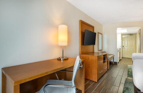 Seabreeze Park Hotel | Tropical Winds Resort Hotel