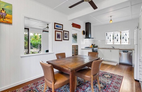 Edge Hill Cottage | Tropicana Cottage Eclectic Poolside Haven near CBD