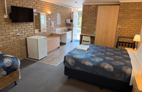 Cowes Hotel | Tropicana Motor Inn