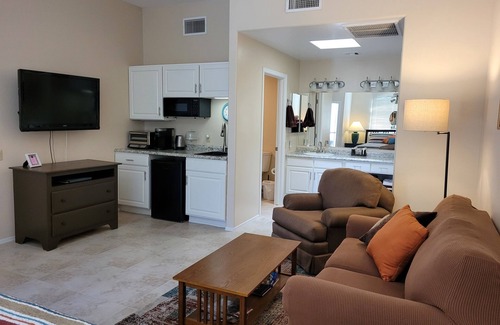 San Ignacio Vista II Estates Apartment | Tropicana Villa B, Studio Unit