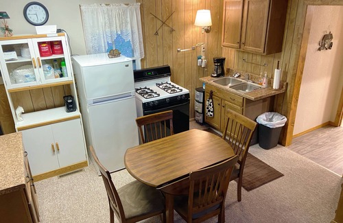 Decorah Cabin | Trout Cove Cabin - Fish, Hike & Relax all in one setting just North of Decorah