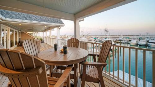 Old Town House | Trout Street Buyout 3 Port A Marina-Front Homes Water Views Pet-Friendly Options 16 Guests