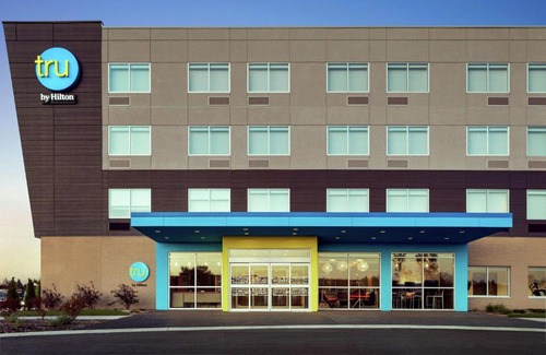 Waukesha Hotel | Tru By Hilton Milwaukee Brookfield
