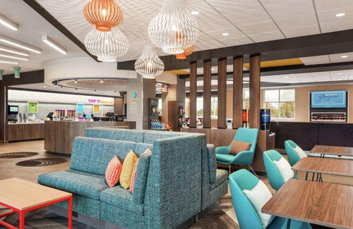 Waukesha Hotel | Tru By Hilton Milwaukee Brookfield
