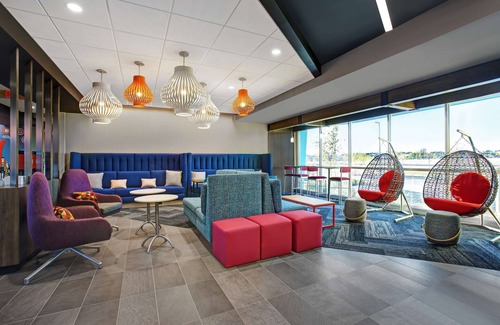 Stoughton Hotel | Tru by Hilton Stoughton