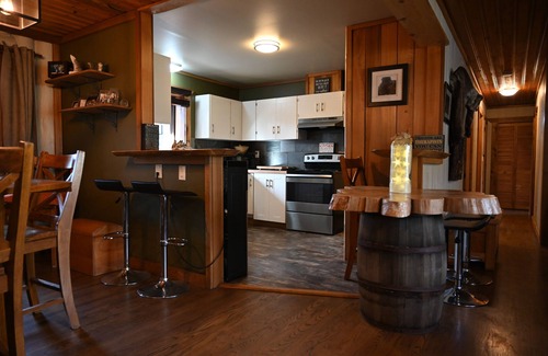 Sooke Cabin | True West Coast experience custom log home with sauna & outside cedar soaker tub