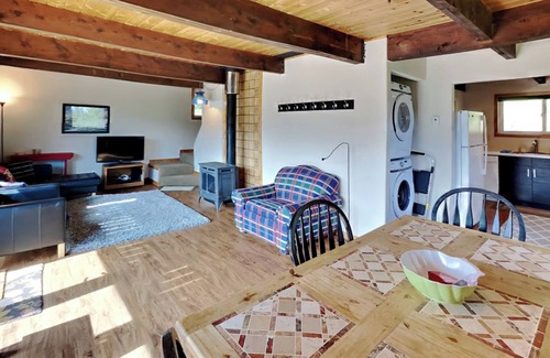 Silverthorne House | Truly adventurous? Cozy cabin vibes with town & trails just minutes away!