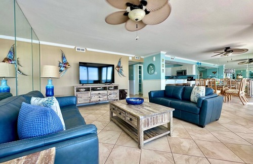 Holiday Beach Condo | TRULY the BEST VIEW! Free Beach Chairs! PW 406