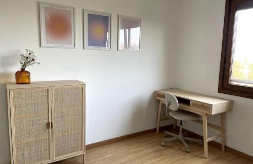 Distrito Oeste Apartment | Tu hogar con vistas al mar y parking en Gijón