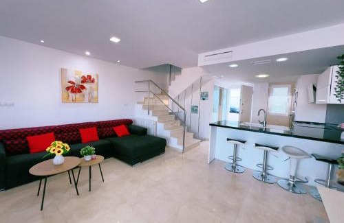 Gran Alacant House | Tu Oasis en Urbanización Carabassi