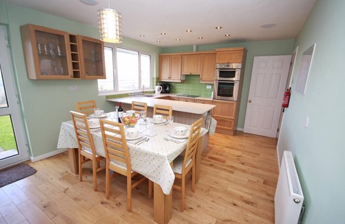Malborough House | Tubbs Delight Family and dog friendly Bungalow With Hot Tub and Countryside View