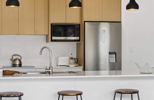 Woolgoolga House | Tucked away but central to shops, restaurants, cafes, pub, clubs, is our modern contemporary house.