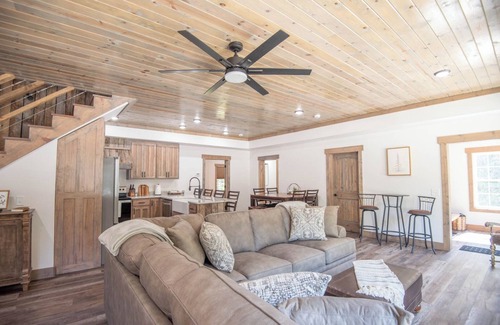 Jefferson Cabin | Tucked away in the woods - minutes to the New River - King Beds - Acreage to explore!