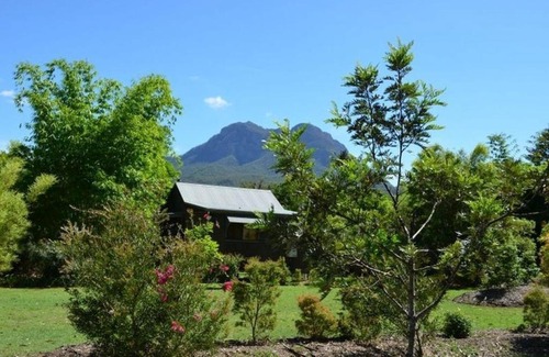 Rathdowney Bed & Breakfast | Tuckeroo Cottages & Gardens
