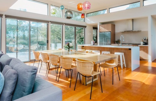 Shoreham House | Tucks Rise Shoreham is nestled amongst the vineyards and olive groves of the enchanting Tucks Road.