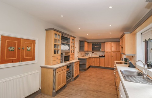 Symonds Yat Cottage | TUDOR HOUSE, family friendly, with open fire in Symonds Yat