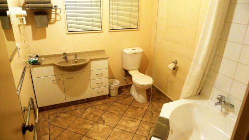 Tahunanui Hotel | Tudor Lodge Motel