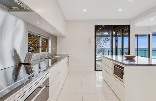 Tugun House | Tugun Hideaway - Modern, pet friendly beach house - Min. 3 Night Stays!