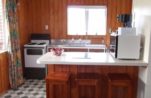 Whangamata House | Tui's Rest Whangamata- DOGS WELCOME, suitable for families