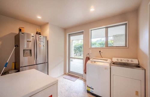 Duvauchelle House | Tui's Retreat - Duvauchelle Holiday Home