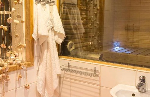 Haademeeste House | Tuisuliiva Holiday House