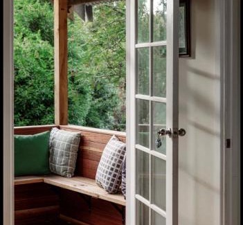 North Lilydale House | Tumbledown Barnhouse