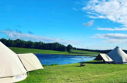 Great Witley Cabin | Tumbling Tom - Double and Two Singles
