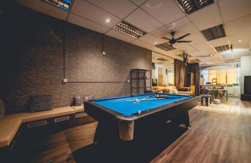Sekudai House | Tun Aminah Shoplot 10-15pax KTV Mahjong Funhouse by Our Stay