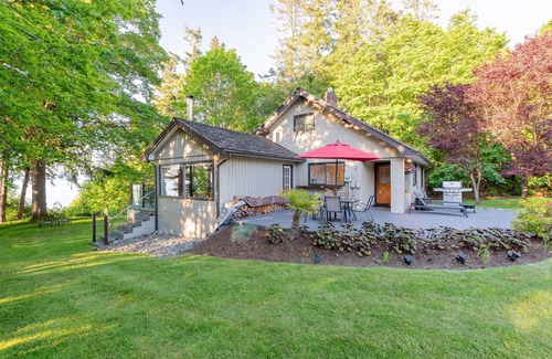 Regional District of Nanaimo Cottage | Tunnel Hill Beachfront Estate - Extended Stay Savings - Booking Fall 2025 now