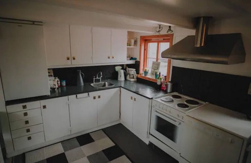 Midvagur House | Turf House Cottage - Near Airport