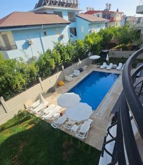 Kemer Mahallesi Apartment | Turkuaz sitesi 2 odalı eşyalı ve havuzlu manzaralı kişi fiyatı değil oda fiyatı