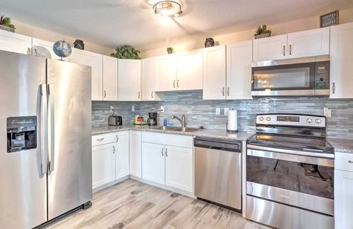 Riviera Beach Apartment | Turquoise Escape ~ 1 Mi to Sailfish Marina!