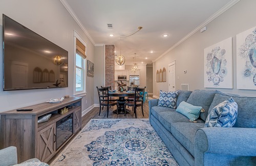San Jacinto House | Turquoise Shells - Near Beach, Cruise Port & UTMB!