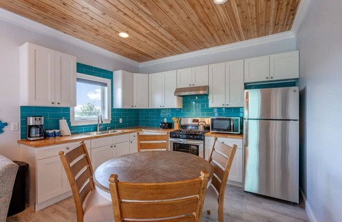 Great Guana Cay Cottage | Turtle Dreams - Guana Cay, In the Settlement